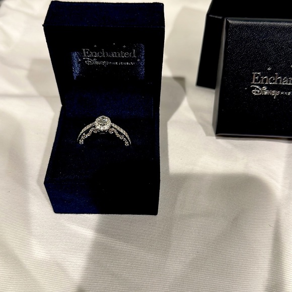 Enchanted Disney aerial engagement ring 1ct - Picture 6 of 6
